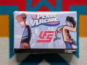 Penny Arcade UFS TCG Caja de Batalla Barajas de Arranque Diente de Sable 2005 Raro NUEVO Sellado - Imagen 1 de 6