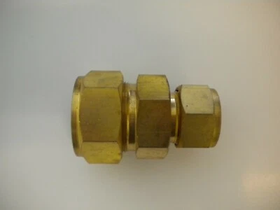 Compression Union Brass Reducing Hy-Lok CUR16-12, 1" x 3/4" TUBE Double Ferrule - Image 1 of 4