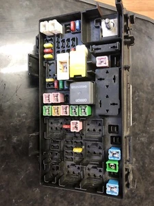 09-10 Dodge Grand Caravan Town & Country Fuse  Box Relay Power Junction 05AG OEM - Picture 1 of 4