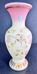 Fenton Burmese Vase HP by T. Mendenhall Grape & Leaf Limited Ed - 4254 B2 (2003) - Picture 1 of 9