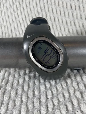 Nike Triax Reloj Deportivo Hombre Reloj Pulsera Gris Plata Goma Digital Ajustable Foto 1 de 4