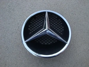 MERCEDES W209 CLK320 CLK500 03-09 FRONT GRILLE STAR HOUSING CHROME EMBLEM OEM - Picture 1 of 3