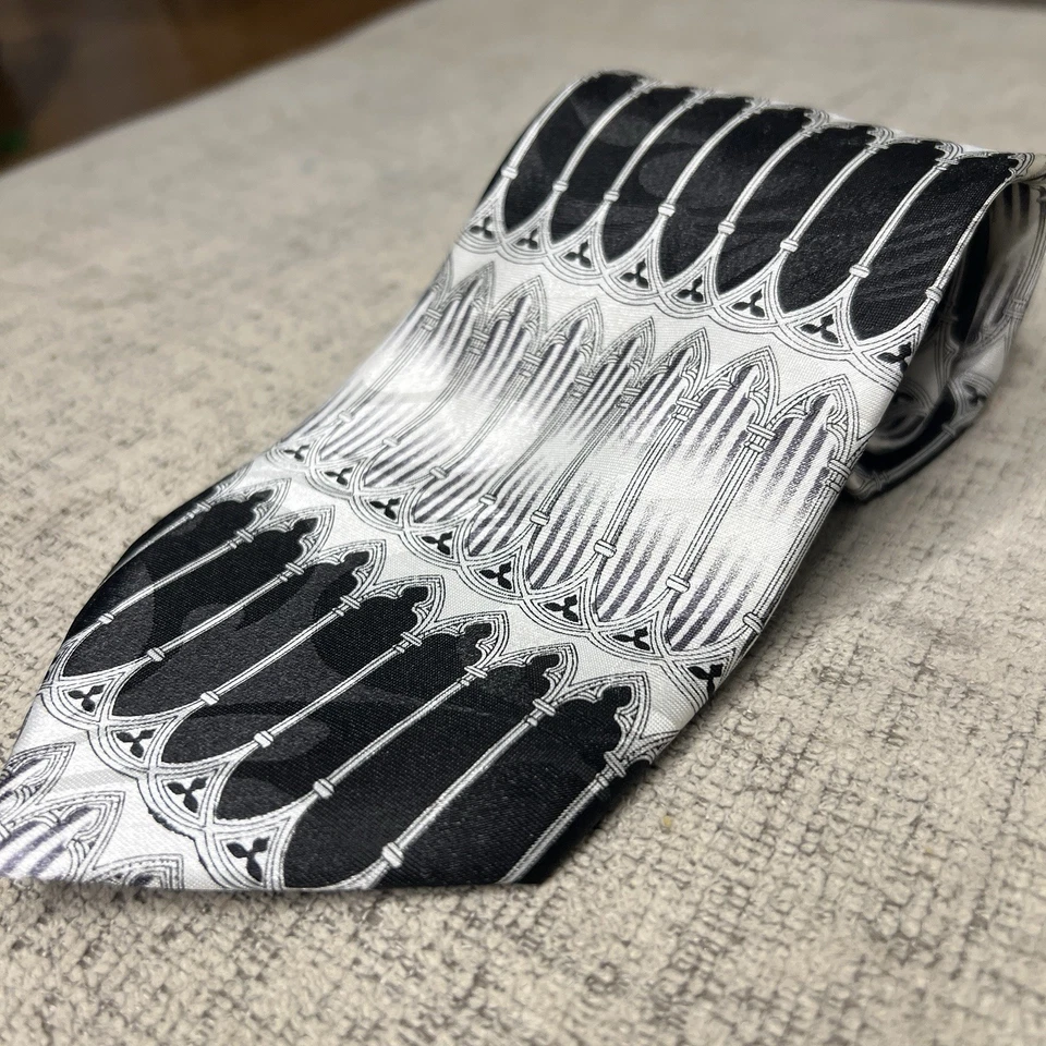Corbata de seda Berlioni negra plateada geométrica gótica patrón de arco formal para hombre Foto 1 de 4