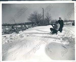 1941 Ontario Canada Big Rabbits Offer Hunters Only a Fleeting Second Press Photo - Picture 1 of 2