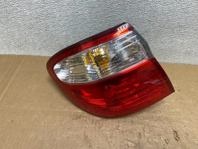 Luz trasera izquierda para conductor Infiniti i30 2000-2001 OEM V5839 DW Foto 1 de 4