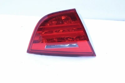 Luz trasera izquierda BMW 328i 335i M3 2009-2011 OEM usada Foto 1 de 4