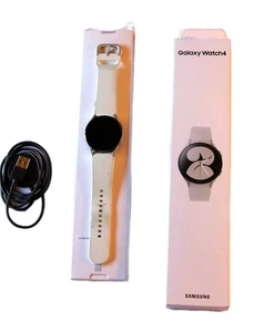 SAMSUNG GALAXY WATCH 4 BLUETOOTH/WIFI/GPS SILVER WHITE BAND 40MM - Photo 1 sur 5