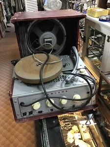 NEWCOMB TR-16-am Tube fonografo giradischi vintage usato. ACCENSIONE. - Foto 1 di 8