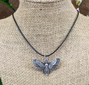 Night Moth Death's Head Hawkmoth Pendant Necklace Jewelry Gothic unisex gift - Picture 1 of 7