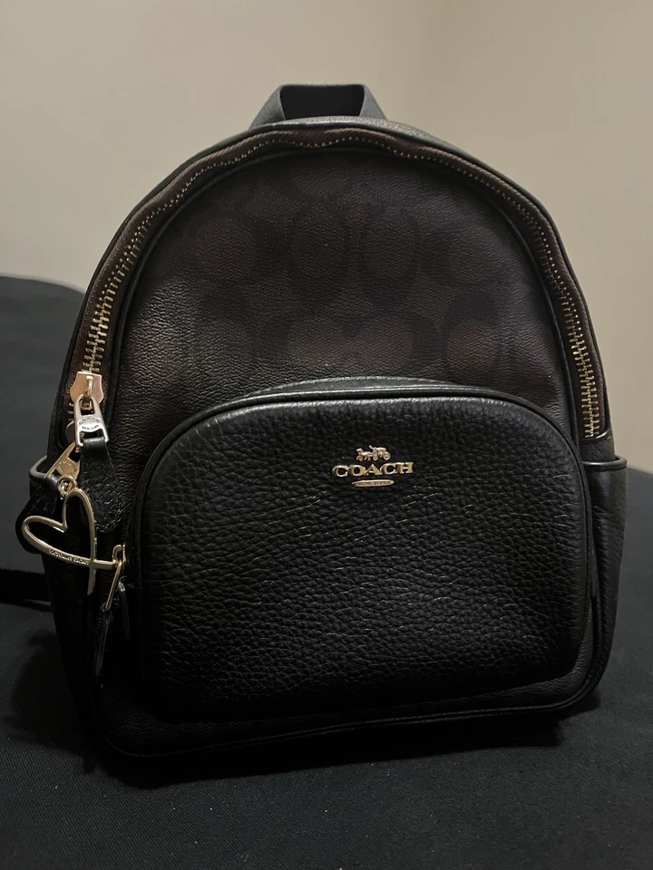 Mochila Coach Court Mini Signature C8604 US$ 398 nova sem etiquetas - Imagem 1 de 4