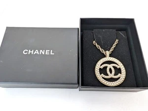 CHANEL CC Logo Circle Costume Pearl Pendant Long Necklace Gold Plated A17 w/Box - Picture 1 of 9