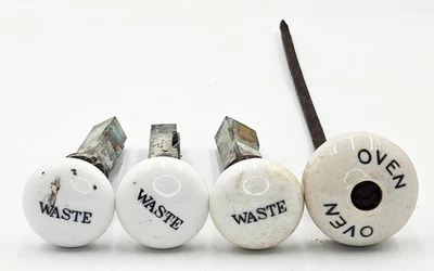 Juego de tres perillas de porcelana para baño WASTE y una perilla de horno blancas antiguas Foto 1 de 3