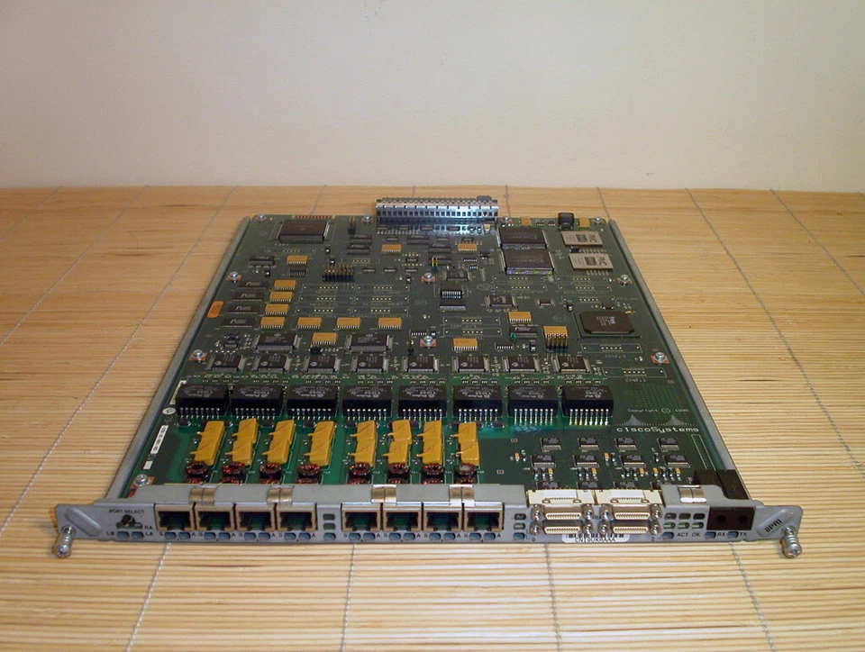 Cisco AS53-8CE1+ Octal E1/PRI Serial Interface f. AS5300 Access Server Router - Bild 1 von 1