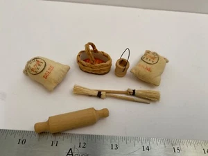 Vintage Miniature Dollhouse Kitchen Accessories - Picture 1 of 4