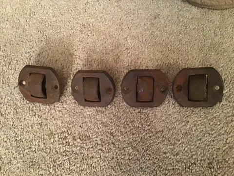 4 VINTAGE ANTIQUE HEAVY CAST IRON RECESSED POCKET FURNITURE CASTERS ROLLERS Cover
