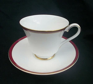Minton. Saturno. Rojo.  Taza de té y platillo - Imagen 1 de 3