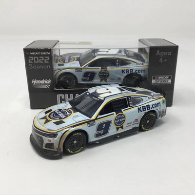 Chase Elliott 2022 Kelley Blue Book Bristol Dirt Race Version 1:64 Diecast - Image 1 of 2