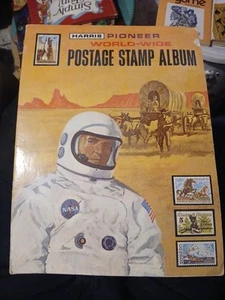1976 Harris Pioneer World-Wide Postage Stamp Album With Stamps US & Foreign - Picture 1 of 4