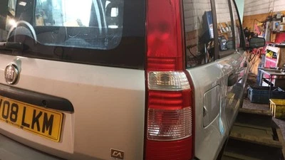 LUZ TRASERA ACTIVA FIAT PANDA LADO DERECHO 51763008 Foto 1 de 4