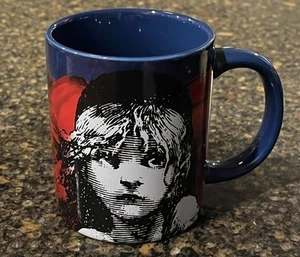 Taza de café Les Miserables 1986 de colección taza de té Broadway Play Enthusiast regalo como nueva - Imagen 1 de 4