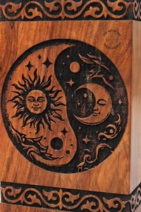 Urnas Sol Luna Galaxia Hechas a Mano Únicas Urna de Madera, Humanos y Urnas de Entierro para Cenizas - Imagen 1 de 9