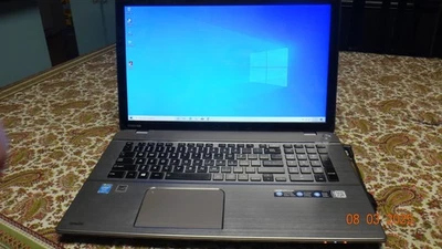 Toshiba satellite P75-A7200, 17.3", I7, 16GB, 1TB, windows10, good laptop - Image 1 of 4