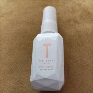 Ted Baker Body Spray FLORAL BLISS 50ml Travel Size white bottle - Picture 1 of 3