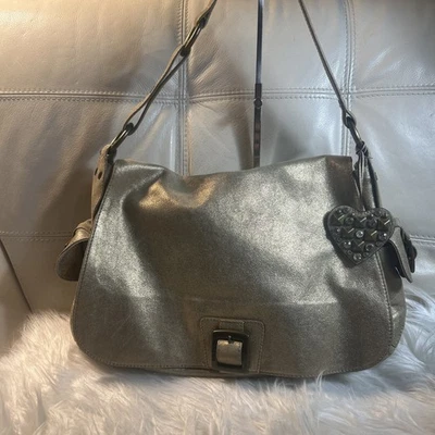 Bolso de Colección Juicy Couture Dorado Metálico Cuero Solapa Hobo Grande Corazón Llavero! ¡Raro! Foto 1 de 4