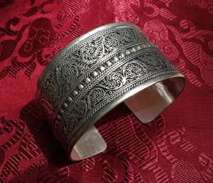 Precioso brazalete ancho de plata tibetano de Nepal, filigrana hecho a mano - Imagen 1 de 2