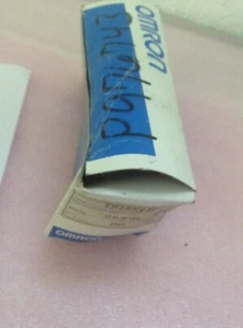 Omron E3F2-R2C4-P1 PhotoElectric Switch #XG1 - Picture 1 of 8