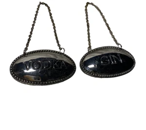 Vintage Godinger versilberte Schnaps Etiketten Wodka & Gin Bargeschirr Dekor 2er Set - Bild 1 von 5