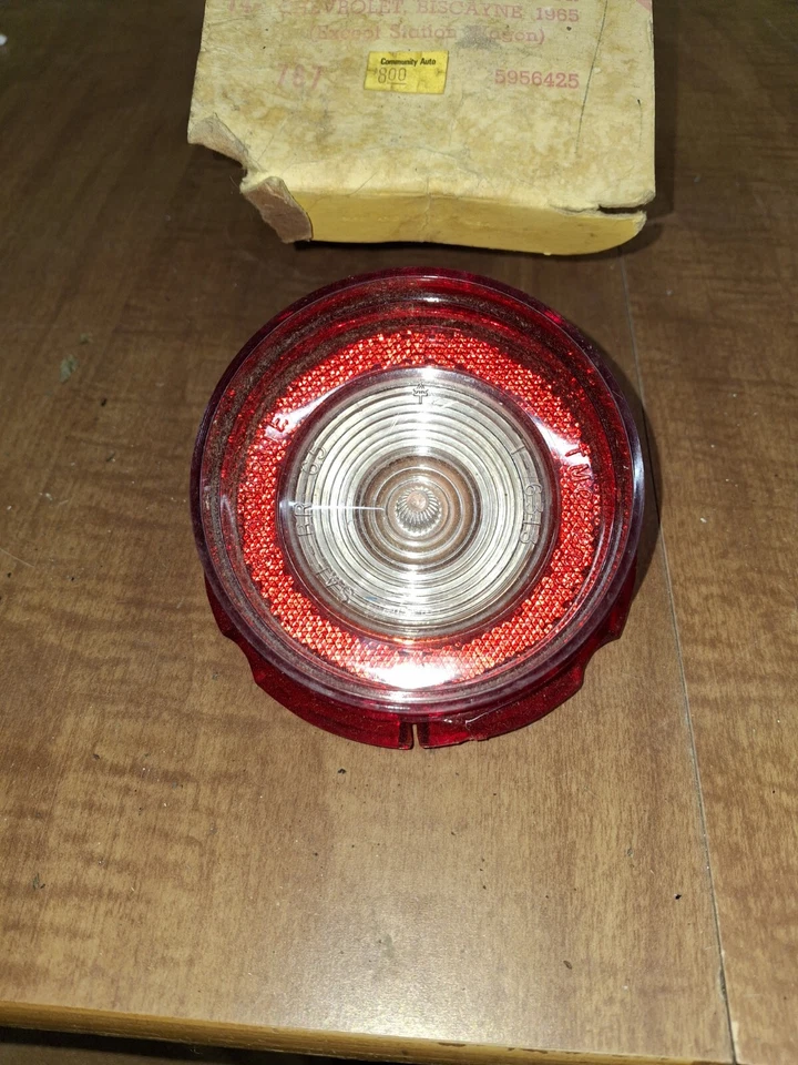 Lente de lámpara de respaldo Glo Brite 1965 Chevy Biscayne (exc. Vagón) 5956425 Foto 1 de 1