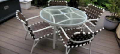 Juego de mesa, 4 sillas y mesa de patio Jordan marrón vintage Foto 1 de 2