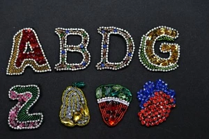 Bestickte Perlenaufnäher Buchstaben Obst, gut für Brosche, Haarnadel, Aufnäherdekor - Bild 1 von 11