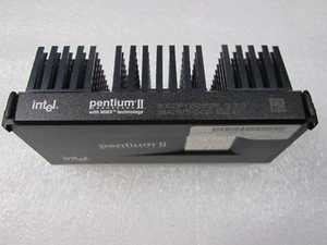 Vintage Intel Pentium II 350 SECC1 CPU 80523PY350512PE SL2U3 SL2U4 w/HeatSink - Picture 1 of 2
