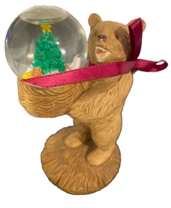 Oso marrón Silvestri hecho a mano con árbol de Navidad globo de nieve vintage - Imagen 1 de 11