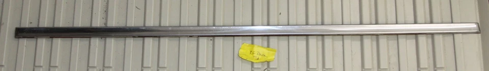 USED  FIAT 1100 D  1100D RIGHT FRONT DOOR TRIM SIDE MOULDING - Image 1 of 1