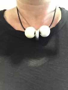 🛍️ BNWOT Chunky Round x2 Big Pearls & x1 Silver Metal Disc Leather Necklace 🛍️ - Picture 1 of 5