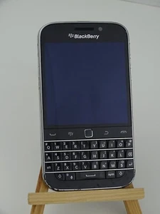 BlackBerry Classic Q20 SQC100-4 16GB Bell Network Only GSM 4G LTE Works - Picture 1 of 11
