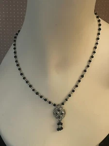 VINTAGE BONNIE J NYC SCHWARZER ROSENKRANZ KETTE MIT ANHÄNGER MODISCHE HALSKETTE DEADSTOCK - Bild 1 von 6