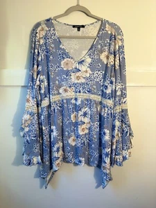 Relatively XL Blue Floral V Neck 3/4 Sleeve Flowy Shirt - Picture 1 of 5