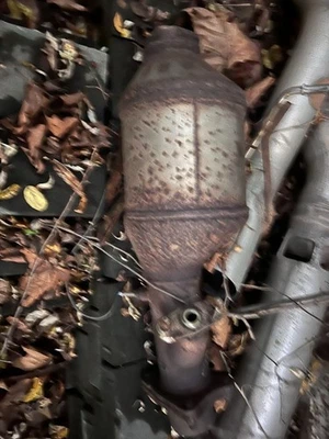 Convertidor y tubería GM 19418925 originales Foto 1 de 3