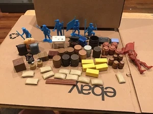 Vintage Lot Marx Accessories Fort Apache Patriots Alamo Gunpowder Kegs TNT Feed - Picture 1 of 3
