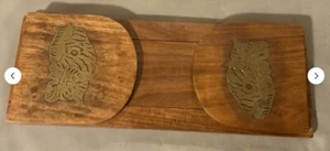 Vintage Teak Extending/Sliding Book Shelf with Brass Cat Inlay Size 33cm To 51cm - Picture 1 of 9