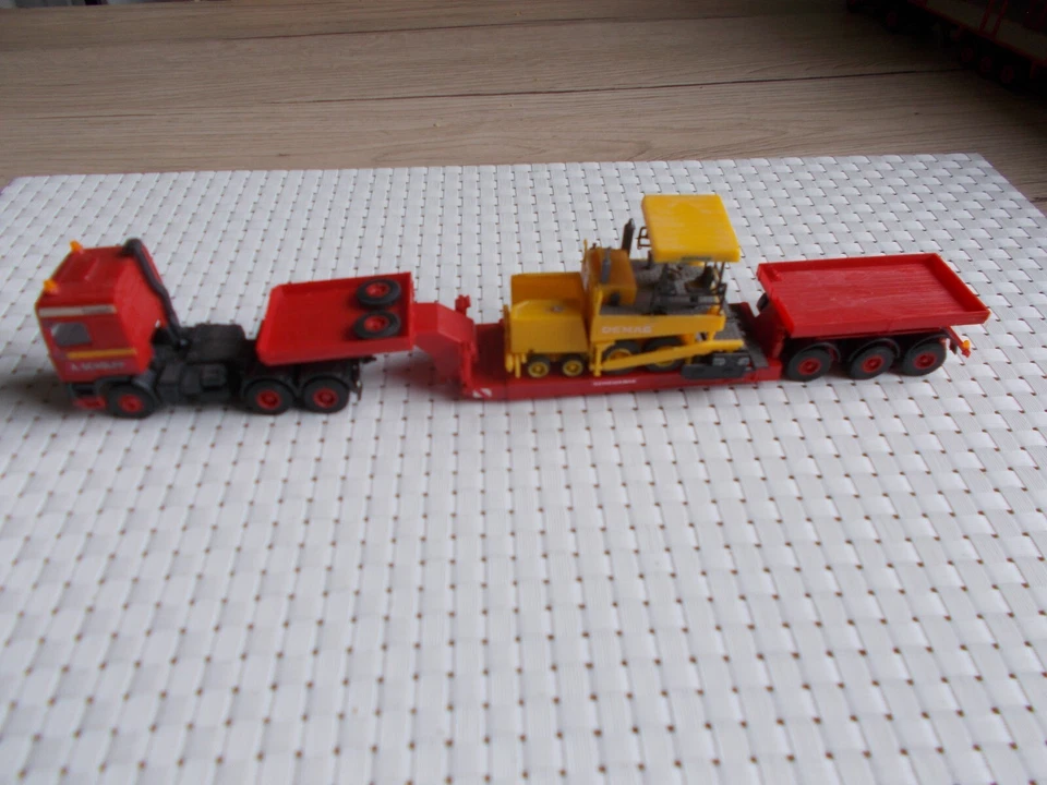 Kibri HO -  DAF mit Tieflader und Fertiger - Bild 1 von 4