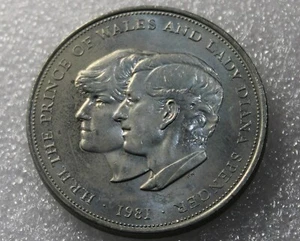 1981 UNITED KINGDOM CROWN 25 PENCE  ROYAL WEDDING CHARLES & DIANA TONED #JN038 - Picture 1 of 8