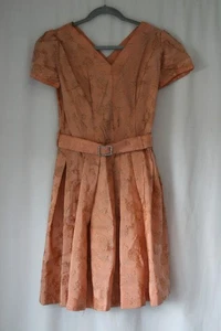 Vestido bordado floral melocotón años 50 de colección y hebilla de cinturón de diamante talla pequeña renacimiento - Imagen 1 de 23