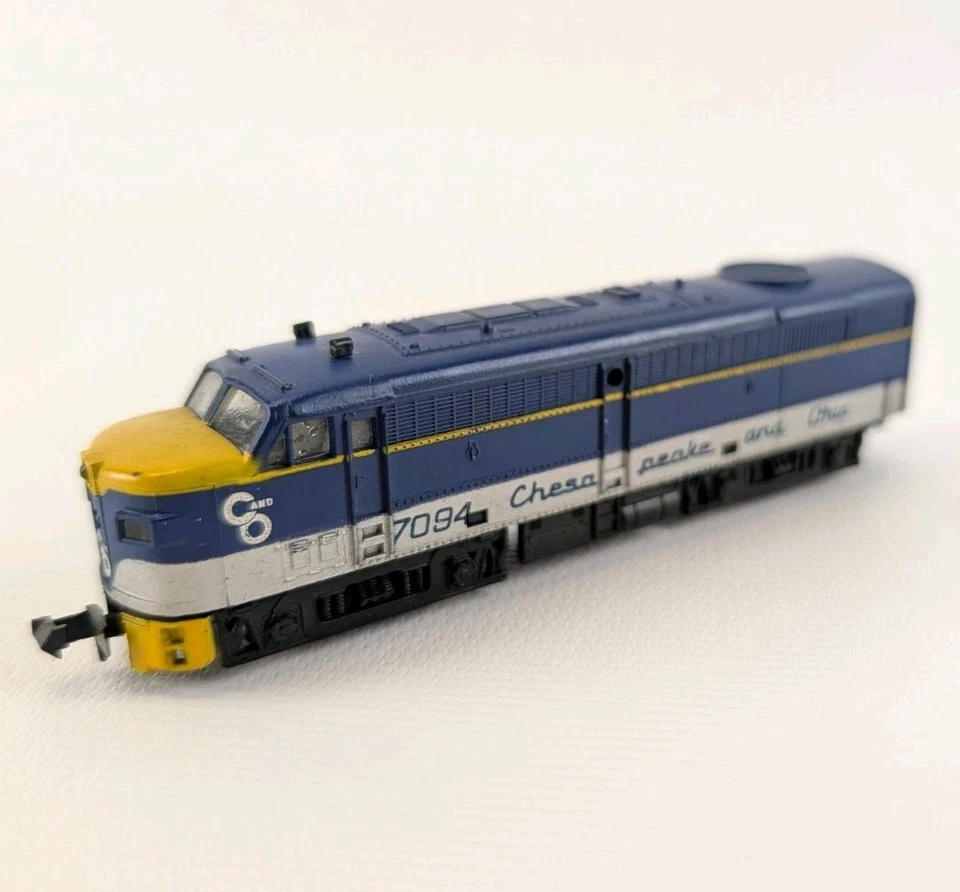 N Scale #7094 Chesapeake and Ohio Engine Train Yugoslavia  - Image 1 of 4