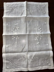 Vtg White Linen Runner Cutwork & Embroidery Floral 22x15”Table Centerpiece Scarf - Picture 1 of 5
