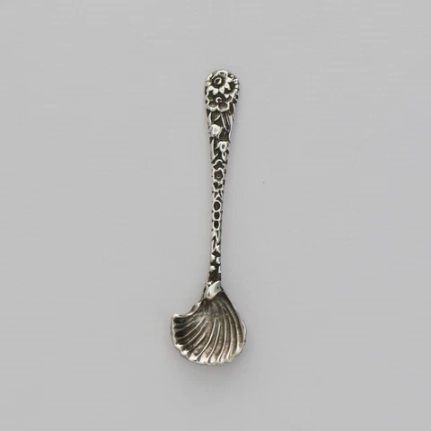 Antique Sterling Silver Repousse Shell Salt Spoon Stock #278 Cover